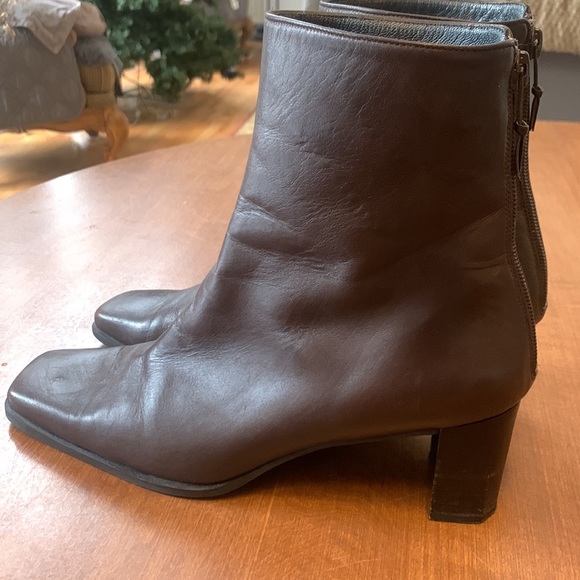 Stuart Weitzman boots! Size 9 - Picture 2 of 4